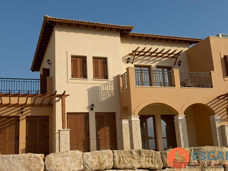 Luxury Apartment In Theseus Village