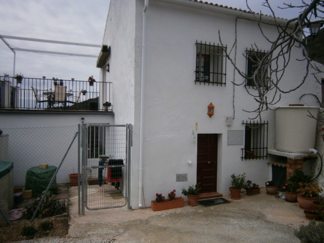 2 Bedrooms - Villa - Cordoba - For Sale