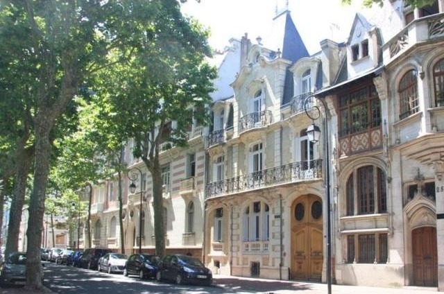 6 bedroom House For Sale: 03200 VICHY