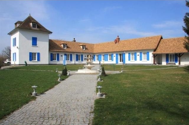 10 bedroom Character For Sale: 03000..