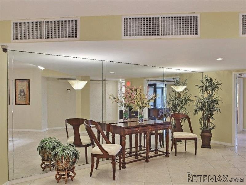 3 bedroom Flat For Sale: 1821.. - 2