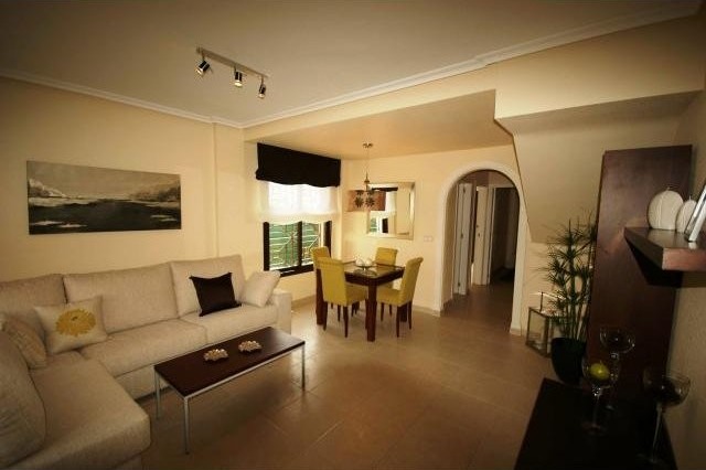New key ready 3 Bed 2 Bath Townhouse in.. - 2