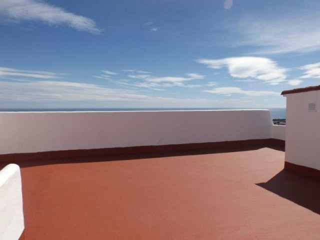 2 Bed Apartment for sale in Calahonda