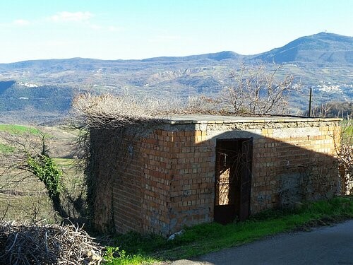Detached property with 2 outbuildings.. - 2