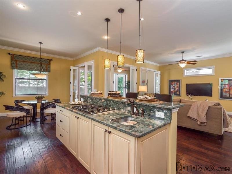 3 bedroom House For Sale: 1884 Grove.. - 2