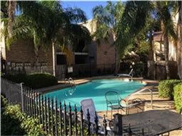2 bedroom Apartment For Sale: 8100..