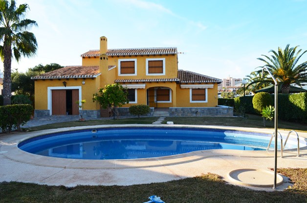 Detached villa for sale 1.200.000..