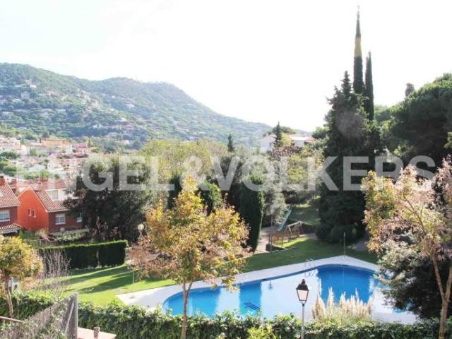Located downtown wonderful views..