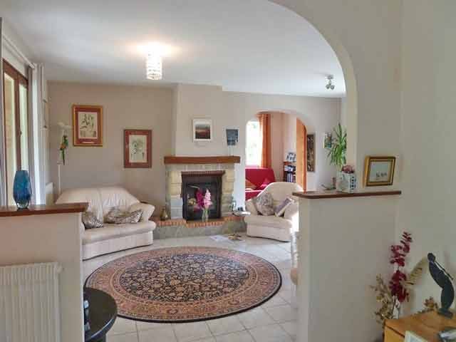 3bed House With Swimming Pool And 3,000.. - 2
