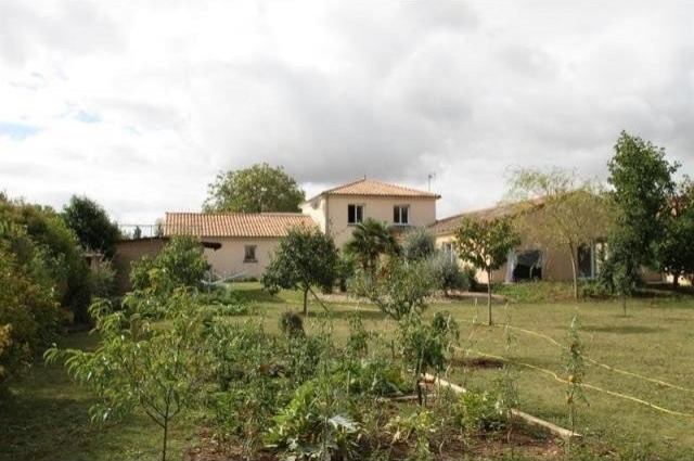 5 bedroom House For Sale: 86130 ENTRE.. - 2