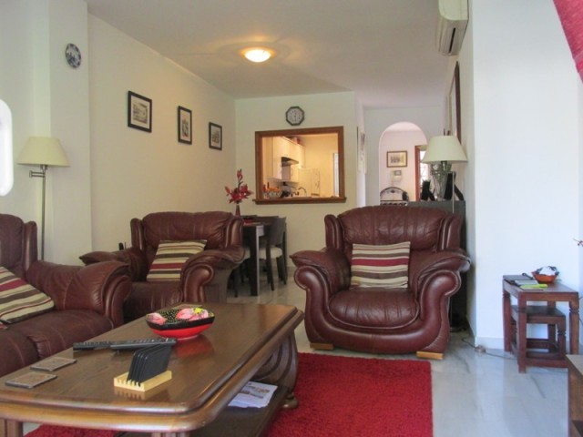 2 Bed Apartment for sale in Calahonda - 2