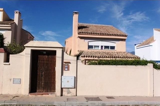 4 Bedrooms - House - Malaga - For Sale
