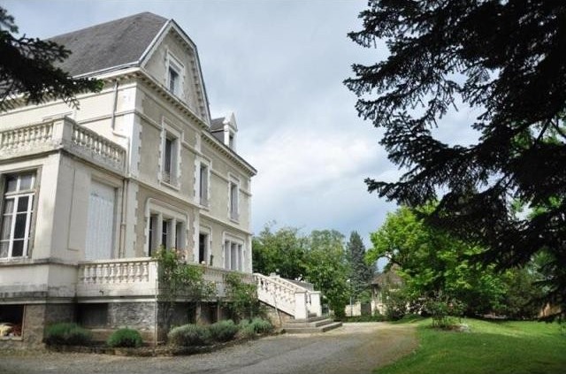 8 bedroom Character For Sale: 38240.. - 2