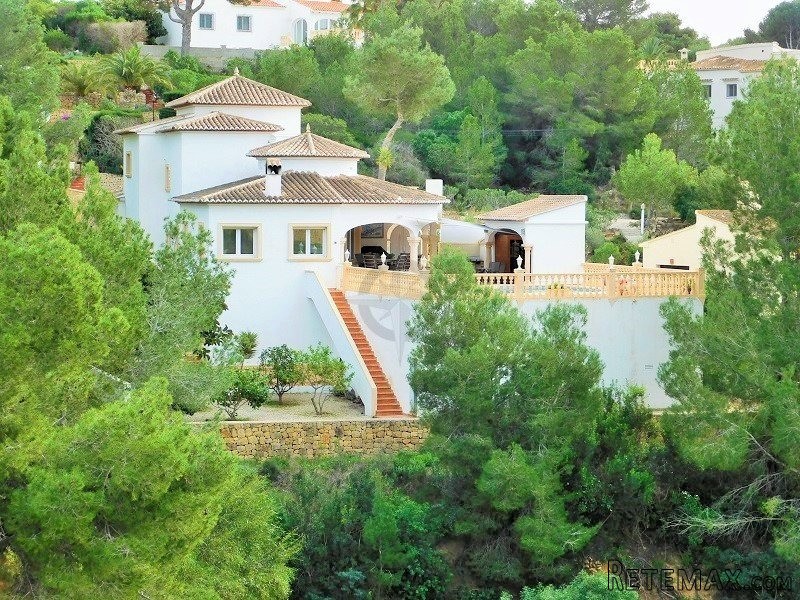 A Spectacular Villa In A Golfer's..