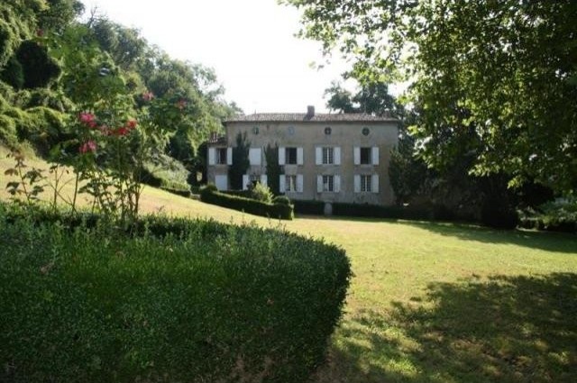 9 bedroom House For Sale: 86000 VIENNE - 2