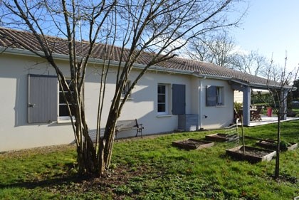 Modern 4-bed property with terrace - 2