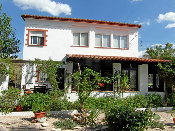 Bargain Villa Near Canals