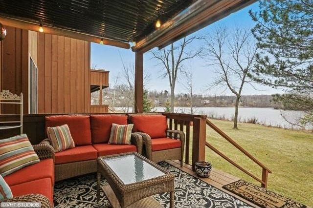 1 bedroom Condominium For Sale: Mohegan..