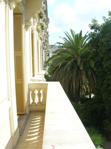 Regal living in Carre d'Or - 2