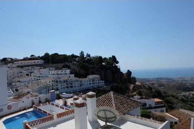 2 Bed Apartment for sale in Mijas