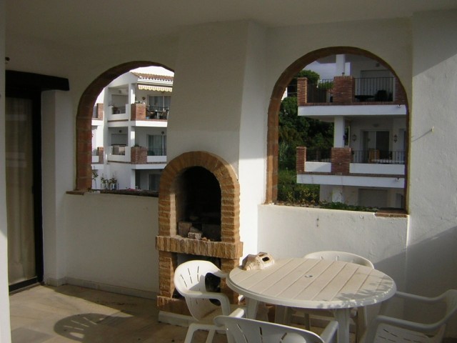 2 Bed Apartment for sale in Calahonda - 2