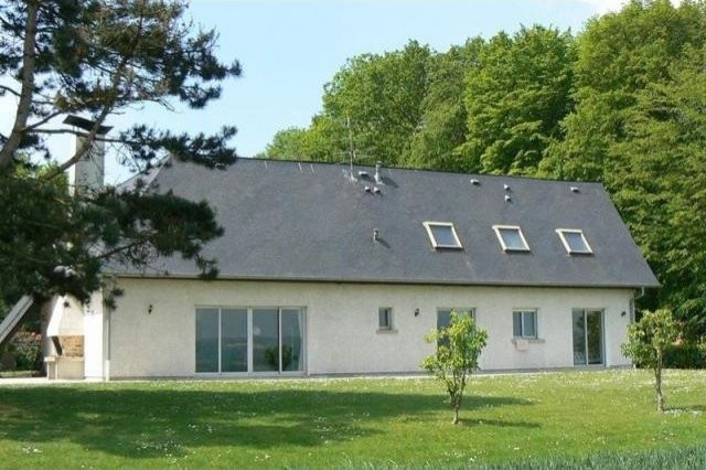 7 bedroom House For Sale: 60200.. - 2