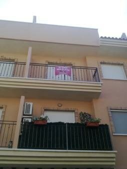 LARGE 3 BED 2 BATHROOM APARTMENT