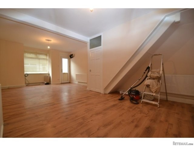 3 bedroom house in QUEENBOROUGH - 2