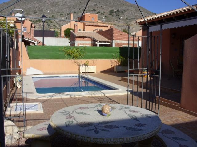 Beautiful 3 bed 3 bath villa with pool.. - 2