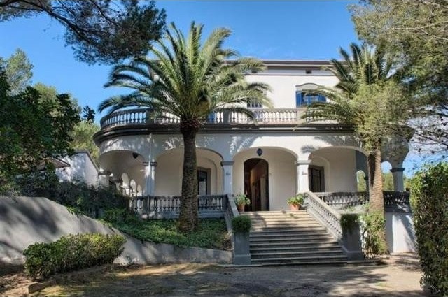 9 bedroom Cottage For Sale: GIRONA.. - 2