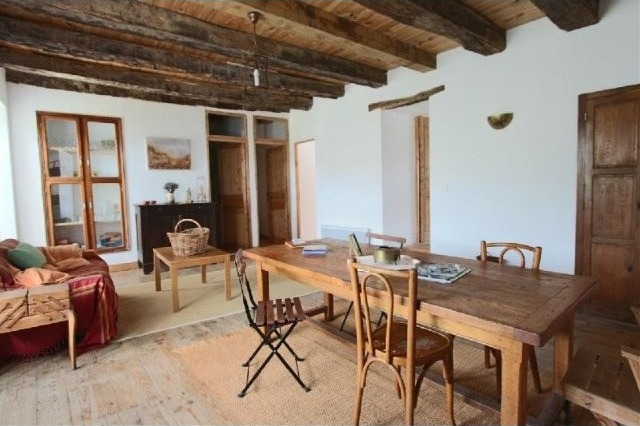 Well Renovated Stone Townhouse - 2