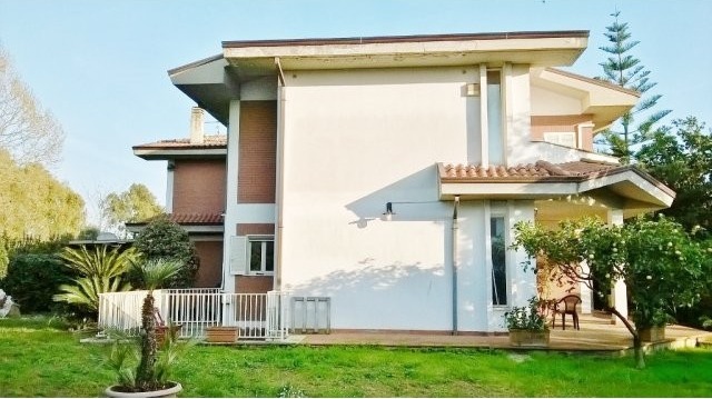 3 Bedrooms - Townhouse - For Sale - 2