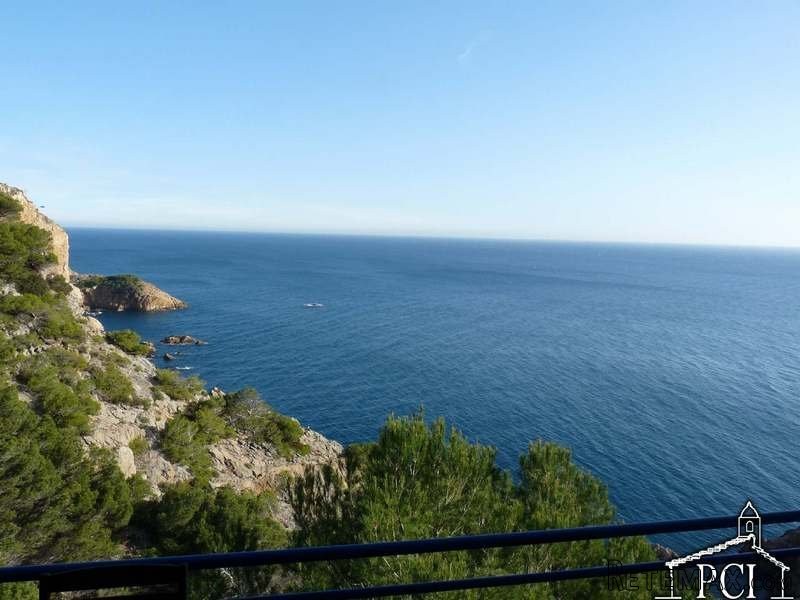 Apartment located in the seafront on.. - 2
