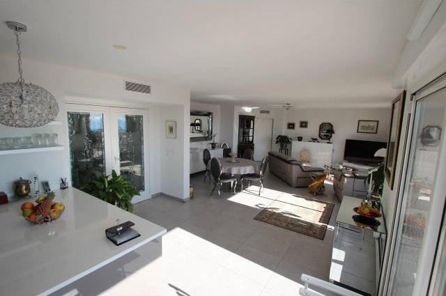 Nicely presented top floor four bed