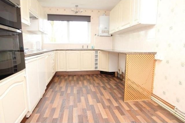 2 bedroom Property For Rent: Oak Road..