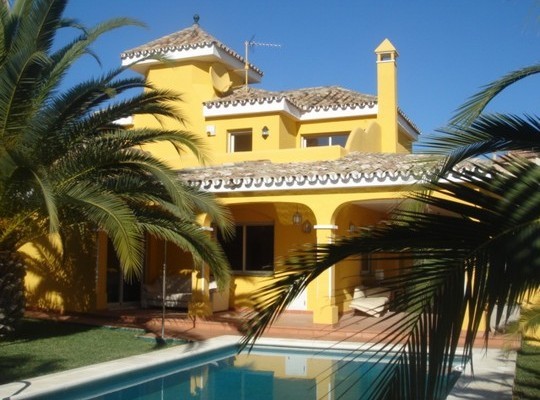 Villa for sale in Los Naranjos de..