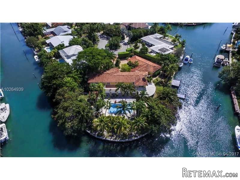 6 bedroom House For Sale: 251 Knollwood..