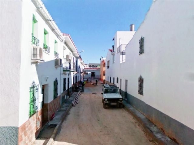 Town House - A 2 bedroom, one bathroom..