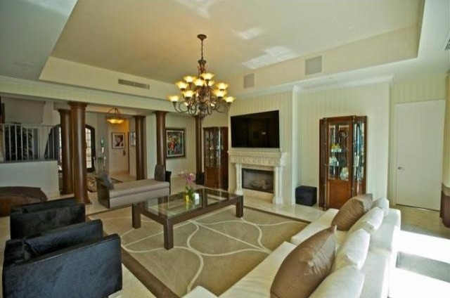 5 bedroom Flat For Sale: 5959 COLLINS.. - 2