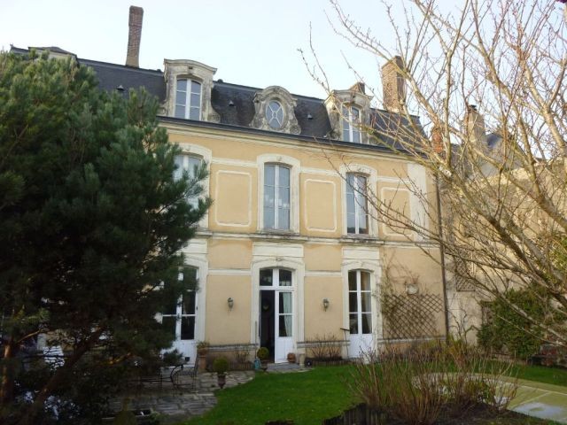 A Vendre, Hotel Particulier