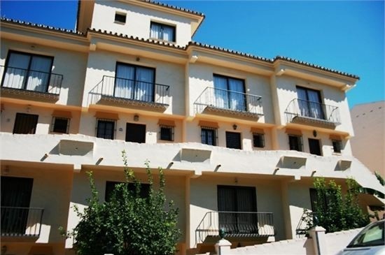 2 Bed Apartment for sale in Calahonda