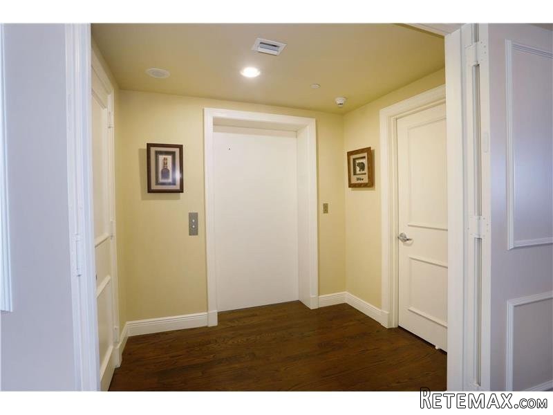 3 bedroom Flat For Sale: 791 Crandon.. - 2