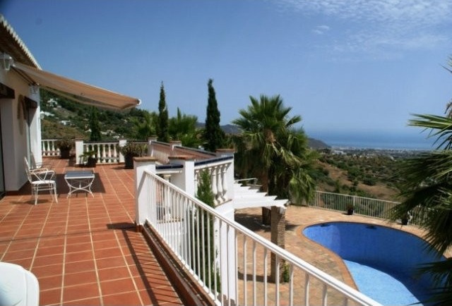Villa for Sale in Frigiliana 690.000..
