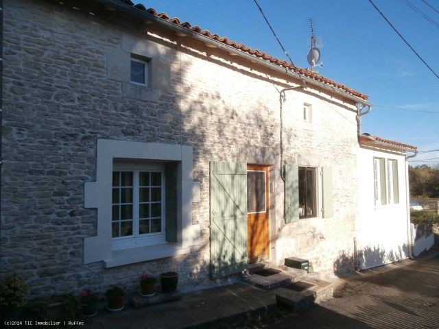 2 bedroomed stone house in good..