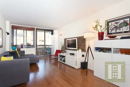2 bedroom Apartment For Sale: 347 WEST..