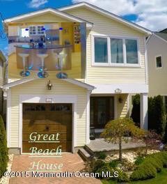 3 bedroom Flat For Sale: 1828 Fernwood..