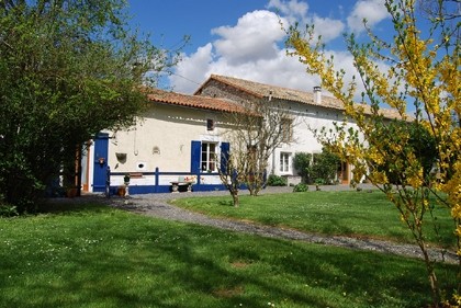 Gorgeous property with 4-bed gite and..