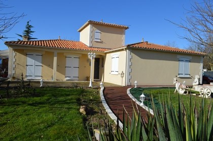 Beautiful modern villa and pool within..