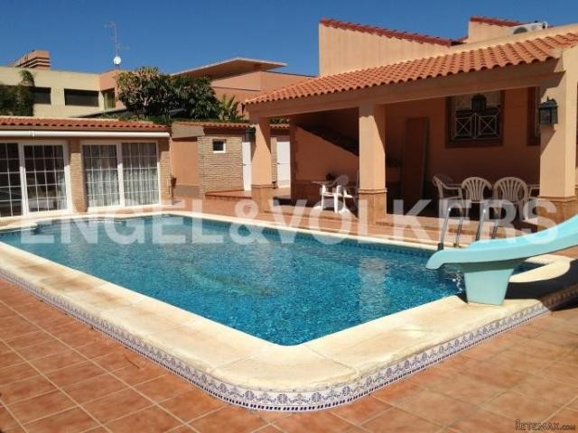 BEAUTIFUL CHALET IN URB. LOS..