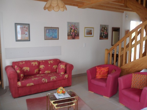 Neat and Tidy Traditional House - 2